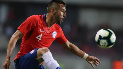 El defensor de 32 años quiere seguir peleando en instancias importantes con la camiseta de La Roja.