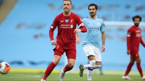 Jordan Henderson ante el Manchester City