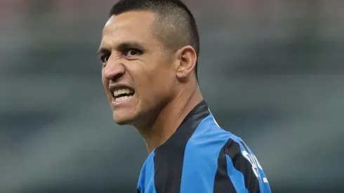 Alexis parte en el banco frente al Genoa.