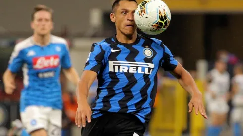 Alexis frente al Napoli.