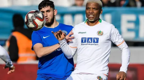 Junior Fernándes al campeón turco