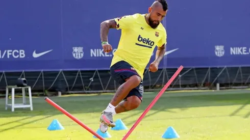 Arturo Vidal no podrá estar en la revancha entre Barcelona y Napoli por octavos de final de la Champions League