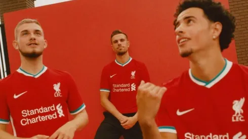 Liverpool presenta su nueva camiseta marca Nike
