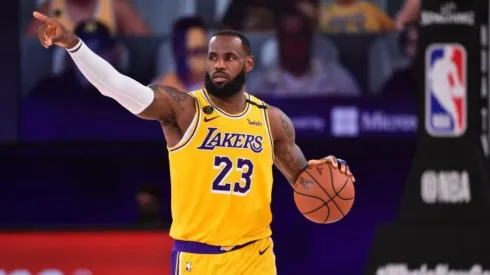 LeBron James lidera a Los Angeles Lakers en el regreso de la temporada de la NBA.