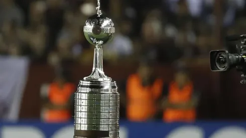 El anhelado trofeo de la Copa Libertadores.