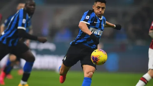 El chileno jugará la Europa League junto al Inter de Milán tras acordar su permanencia por 15 millones de euros.