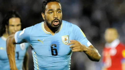 Álvaro Pereira dijo que podría ayudar a Paredes a marcar más goles