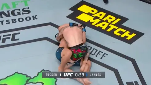 Gavin Tucker perdió sus shorts en plena pelea en el UFC Vegas 6