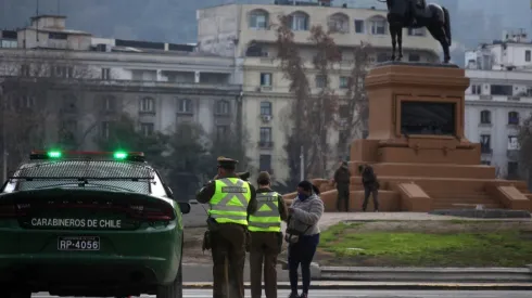 Carabineros cuidando Plaza Italia ha llamado la atención en Providencia y su fase de desconfinamiento
