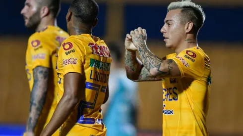 Eduardo Vargas no para de celebrar en Tigres.