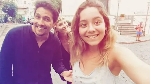 Martina de vacaciones junto a sus padres, Rafael Araneda y Marcela Vacarezza.
