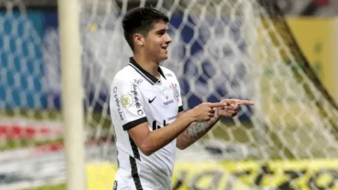 Ángelo Araos convierte ante el Atlético Mineiro