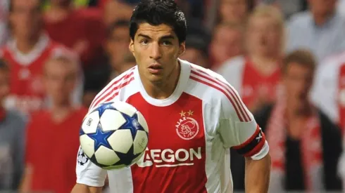 Suárez es un ídolo para el Ajax, donde entre 2007 y 2011 jugó 159 partidos oficiales marcando 111 goles.