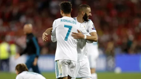 Ronaldo y Benzema festejando la Champions con el Real Madrid