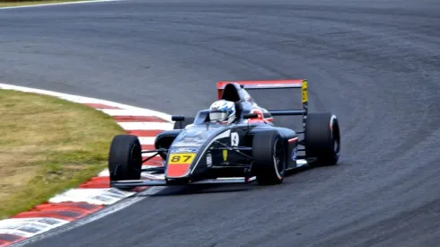 El piloto chileno podría enfrentar lluvia en la tercera fecha de la F4 británica.