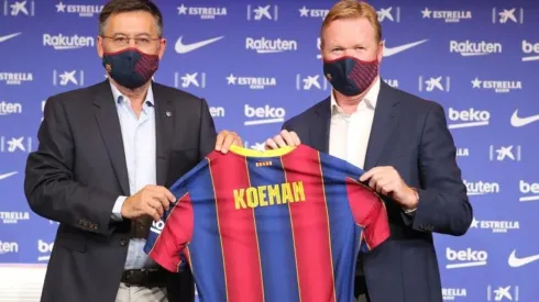 Ronald Koeman posa con la camiseta de Barcelona