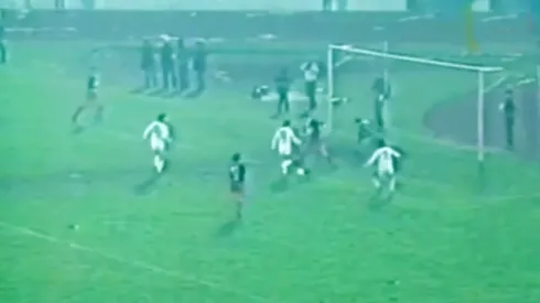 Carlos Caszely liquida con clase en el centro del área tras un carrerón de Gamboa y asegura el triunfo de Chile sobre el PSG en 1982