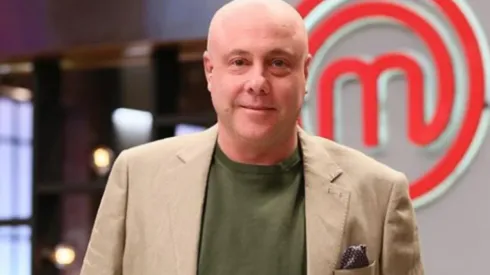 Jorge Rausch junto a Christopher Carpentier y Fernanda Fuentes eran los encargados de evaluar los platos de los participantes.