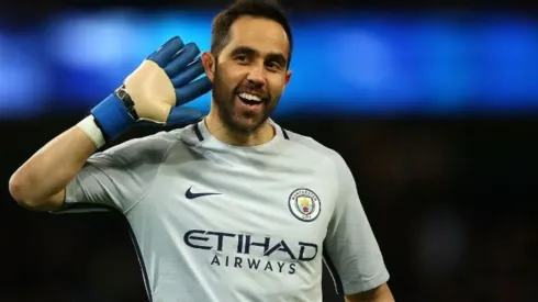 Claudio Bravo aparece en la mira de múltiples clubes europeos. El arquero chileno mantiene su vigencia a los 37 años