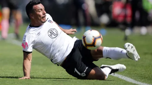 Esteban Paredes esperará su momento en la suplencia de Colo Colo para el reinicio contra Santiago Wanderers