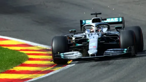 El Mercedes de Hamilton vuelve a la pista en Stavelot.