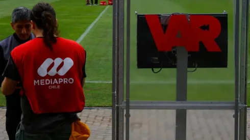 La tecnología también vuelve este sábado al fútbol chileno.