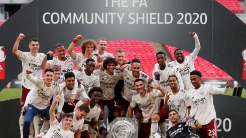 Aubameyang marcó un golazo que celebró como wakandiano en homenaje al fallecido Chadwick Boseman, actor detrás de Pantera Negra.