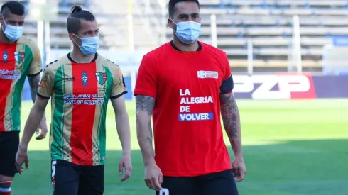 Luis Jiménez ingresa a la cancha en el partido ante la U