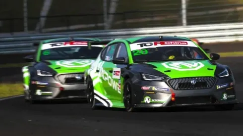 El MG 6 X Power tiene el doble de potencia y torque que la versión de calle.