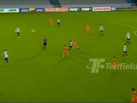 Fabi Manzano se luce con pase gol de 40 metros en Uruguay