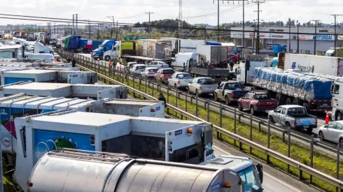 Después de siete días de movilizaciones, los gremios de camioneros depondrán la paralización.