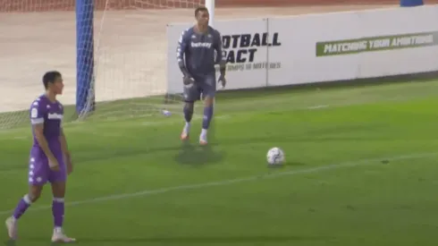 Claudio Bravo ya se luce en la portería del Real Betis