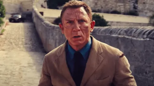 Daniel Craig en una de las secuencias que presenta el adelanto de "No Time to Die", la vigésima quinta película de James Bond.