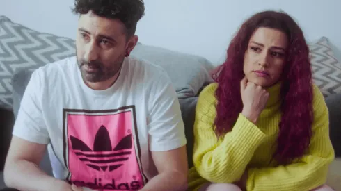 Manuel "Dunga" Caro junto a Karla Melo aparecen en "Cuando decidas partir", de La Combo Tortuga.