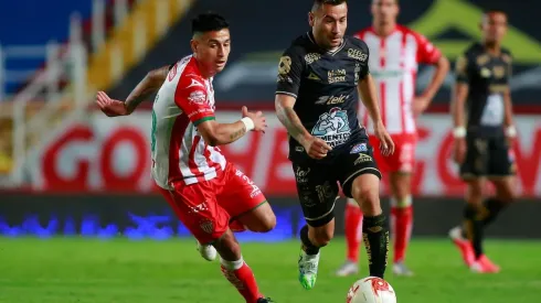 Meneses se quedó con el duelo de chilenos en México.