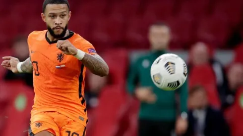 Memphis Depay jugando por Países Bajos