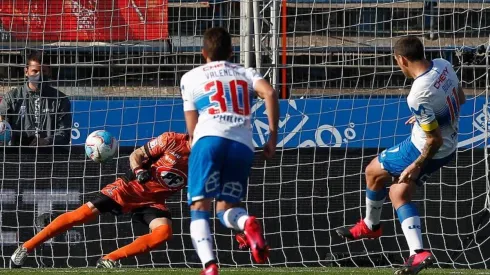 La UC sumó 22 puntos, retomando la punta del torneo chileno sacándole dos unidades de ventaja a La Calera