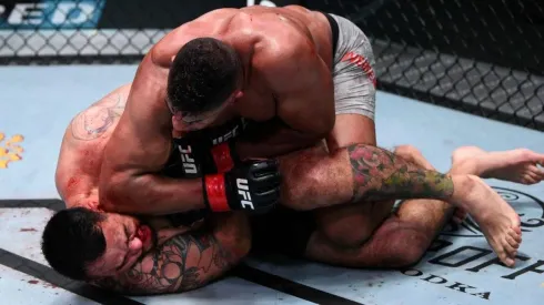 Overeem destrozó el rostro de Sakai