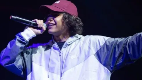 Esezeta rapea con un beat box de Teorema