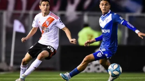 Pablo Galdames jugando ante River Plate en la Superliga