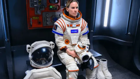 Hillary Swank asume una desafiante misión a un gran costo.