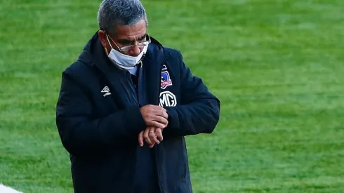 Gualberto Jara suma cuatro partidos sin ganar en Colo Colo, que no se ha abrazado después de la pandemia