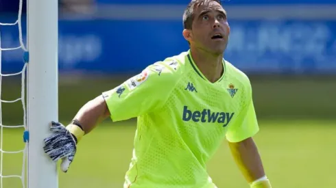 Claudio Bravo tuvo un gran estreno en Real Betis