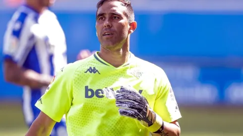 Claudio Bravo tuvo un espectacular regreso a La Liga de España en el encuentro que Betis le ganó a Alavés|