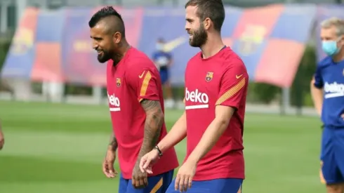 Arturo Vidal y Miralem Pjanic llamaron la atención en la práctica de Barcelona de este jueves