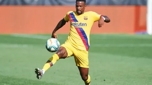 El agente del lateral le está buscando nuevo club en la Premier League.