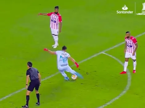 Video: arquero de Junior anota un golazo de tiro libre