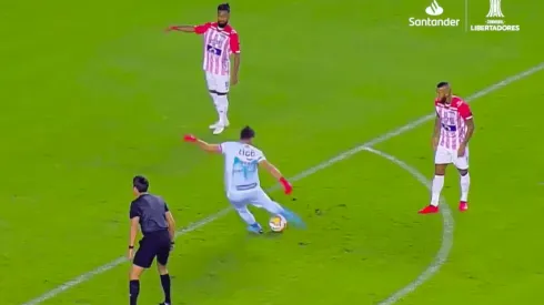 Viera hizo historia con su golazo de tiro libre