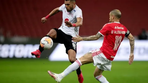 Rodrigo Ureña ante Internacional por la Libertadores. Ahora recibirá a Universidad Católica.