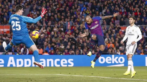 Arturo Vidal le marcó al Real Madrid vistiendo la camiseta del Barcelona.